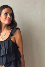 Top volantes tirantes negro