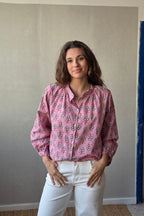 Camisa estampada de flores rosa antiguo