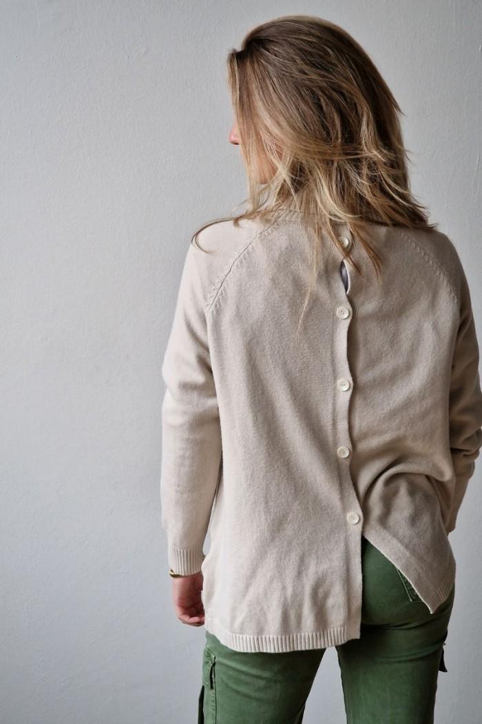 Jersey oversize beige de cuello alto