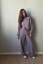 Pantalón de cuadros berenjena con brillo