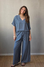 Blusón oversize estampado de flores azul marino