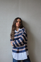 Jersey de rayas azul con detalle de camisa falsa