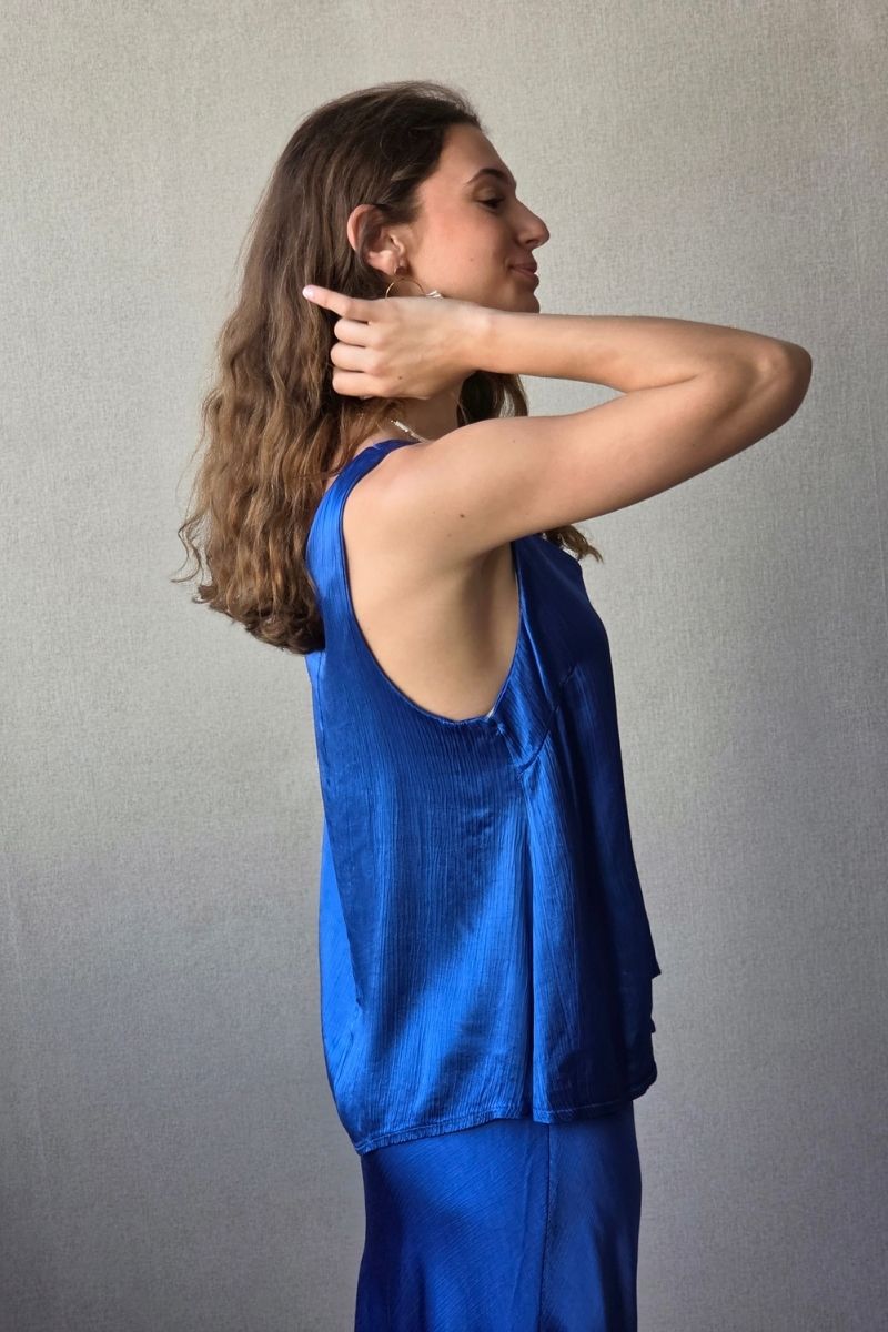 Blusa tirantes de raso azulón