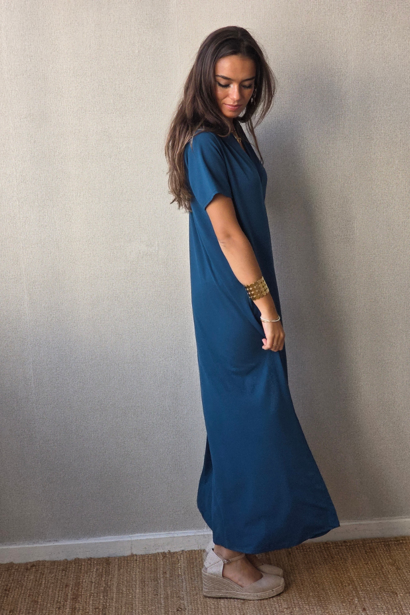 VESTIDO LISO CUELLO PICO M/CORTA