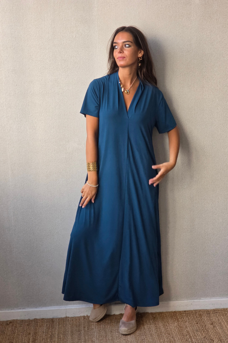 VESTIDO LISO CUELLO PICO M/CORTA