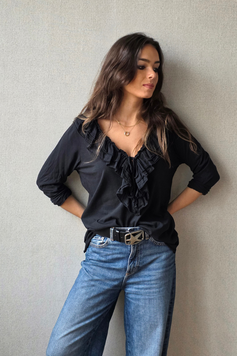 Camiseta Cuello Pico con Volantes Negra