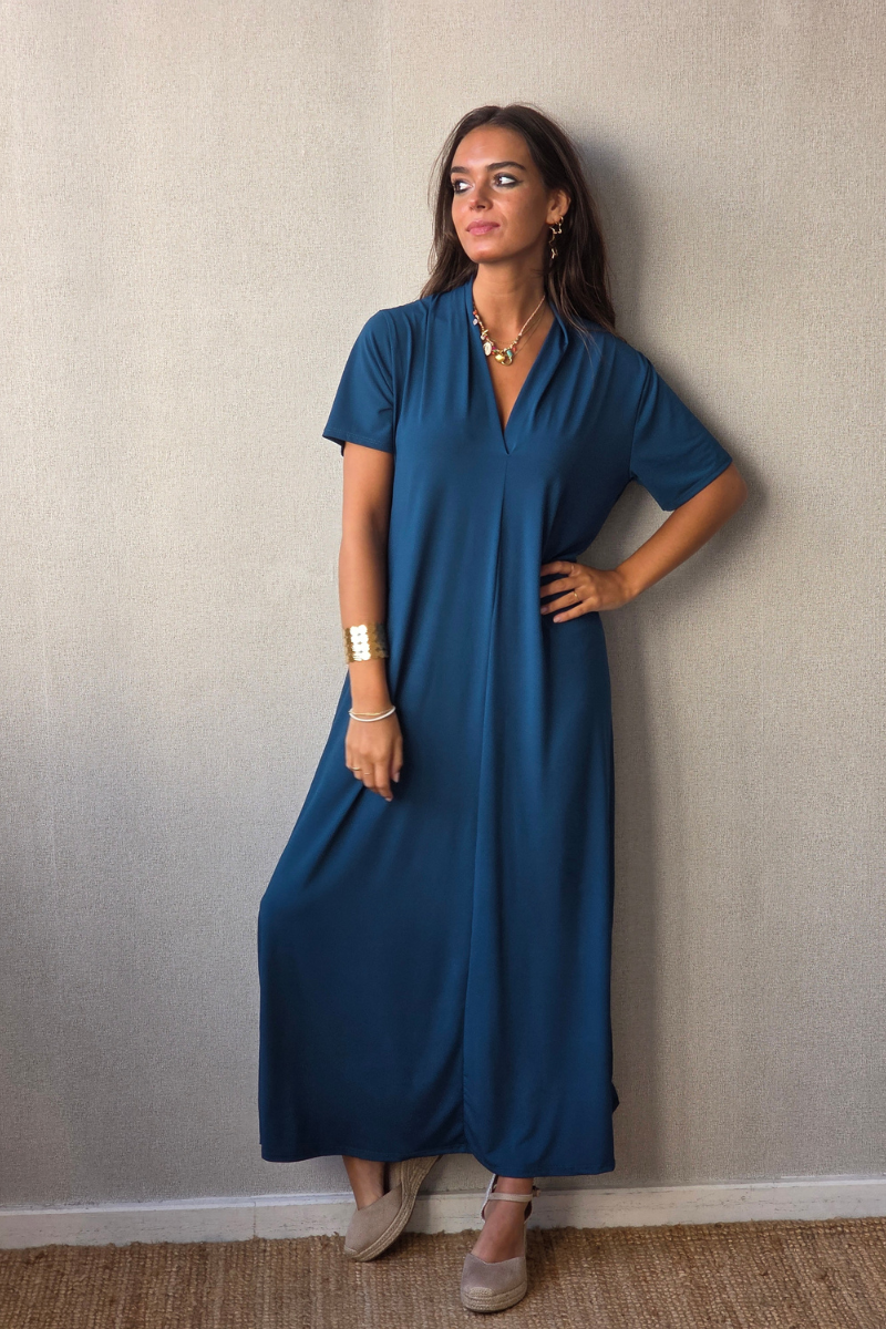 VESTIDO LISO CUELLO PICO M/CORTA