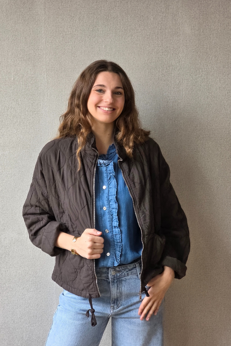 Chaqueta Acolchada Chocolate con Cremallera y Cuello Alto