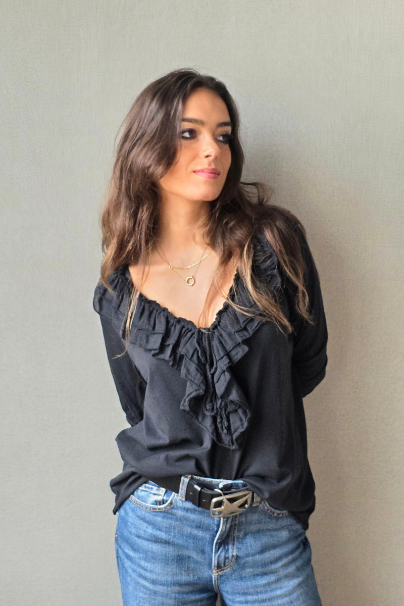 Camiseta Cuello Pico con Volantes Negra