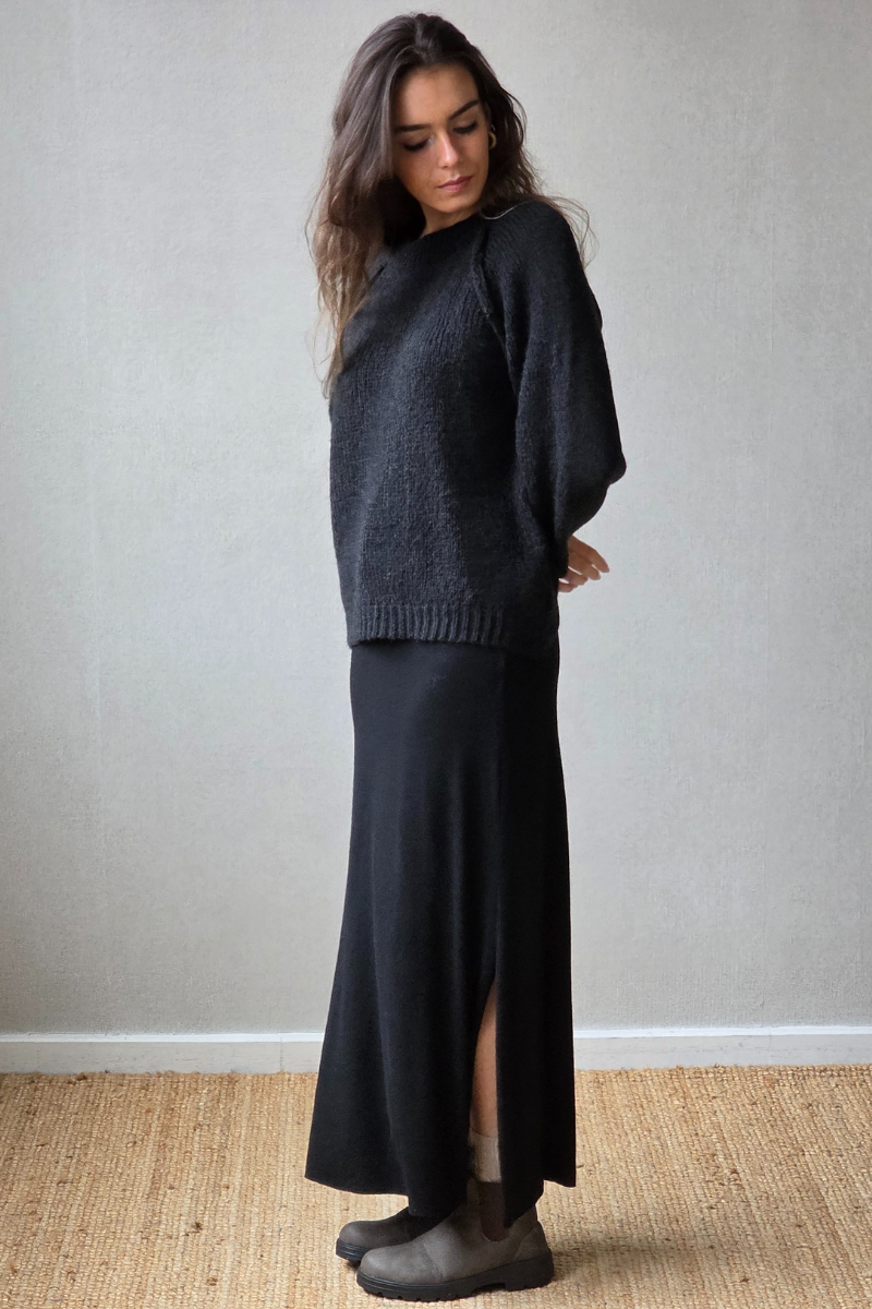 Falda larga de punto negra