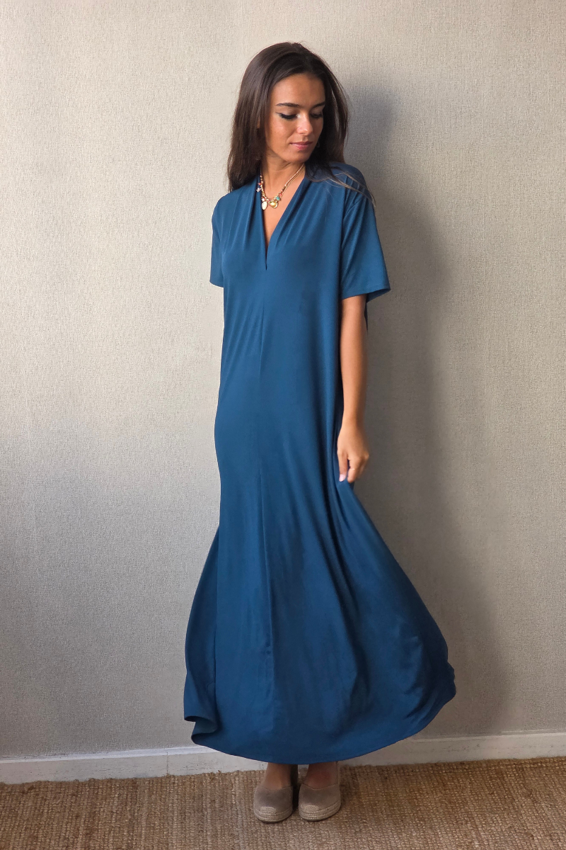 VESTIDO LISO CUELLO PICO M/CORTA
