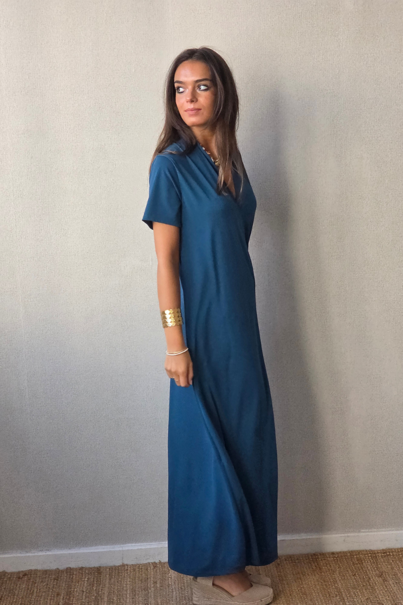 VESTIDO LISO CUELLO PICO M/CORTA