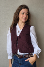 Chaleco acolchado con estrellas granate