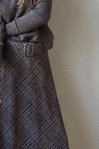 Falda British de cuadros con cinturón chocolate