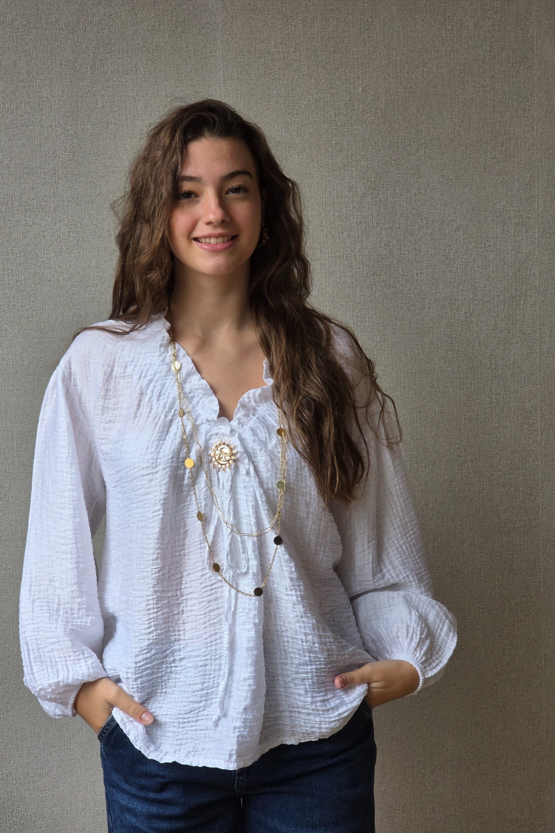 Blusa cuello pico tela arrugada blanca