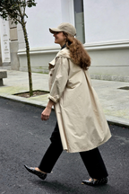 Chaqueta Cortavientos Beige con Capucha