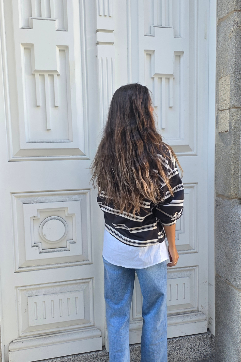 Jersey de rayas azul con detalle de camisa falsa