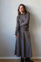 Falda evase de cuadros pequeños chocolate
