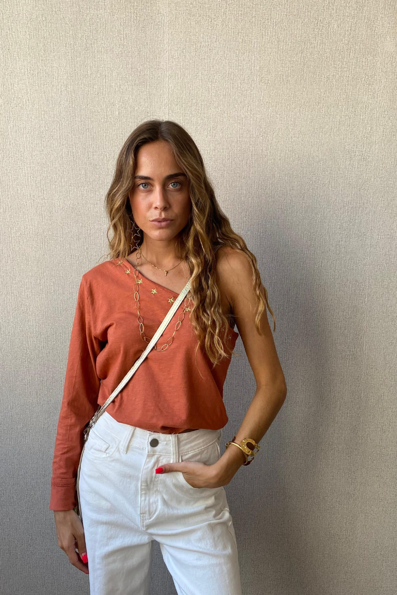 Top asimétrico con estrellas caldero