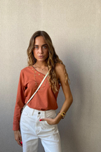 Top asimétrico con estrellas caldero