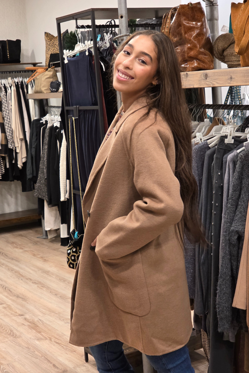 Abrigo de paño básico cuatro botones camel