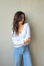 Camiseta Cuello Pico con Volantes Blanca