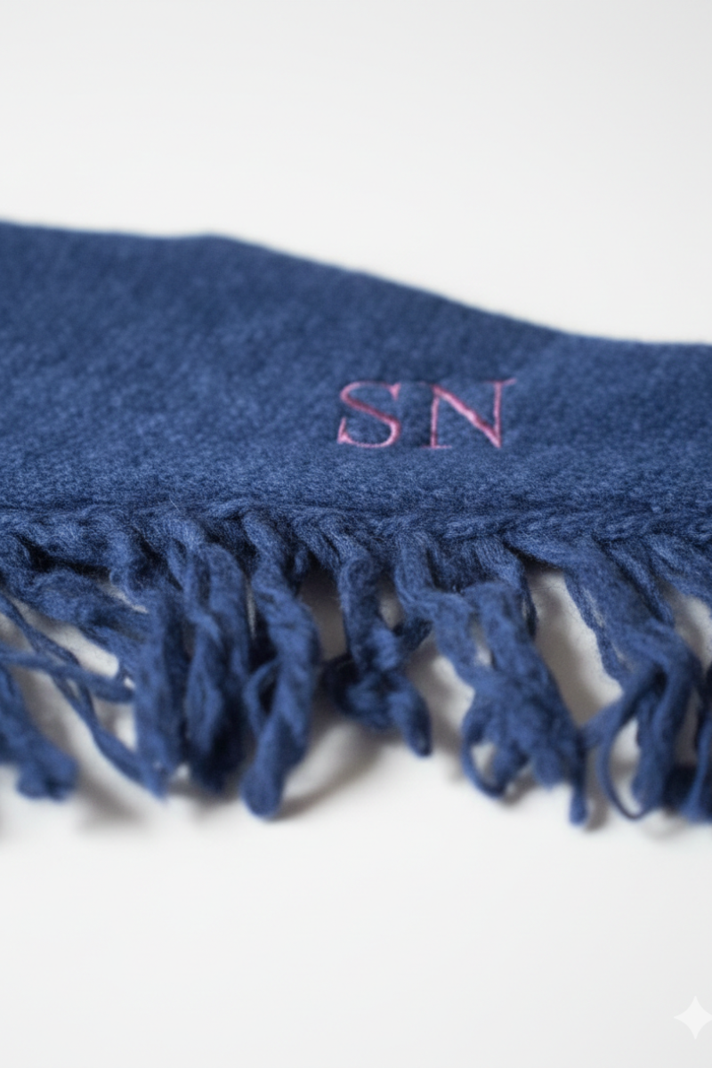 Bufanda tipo mini chal de flecos azul marino