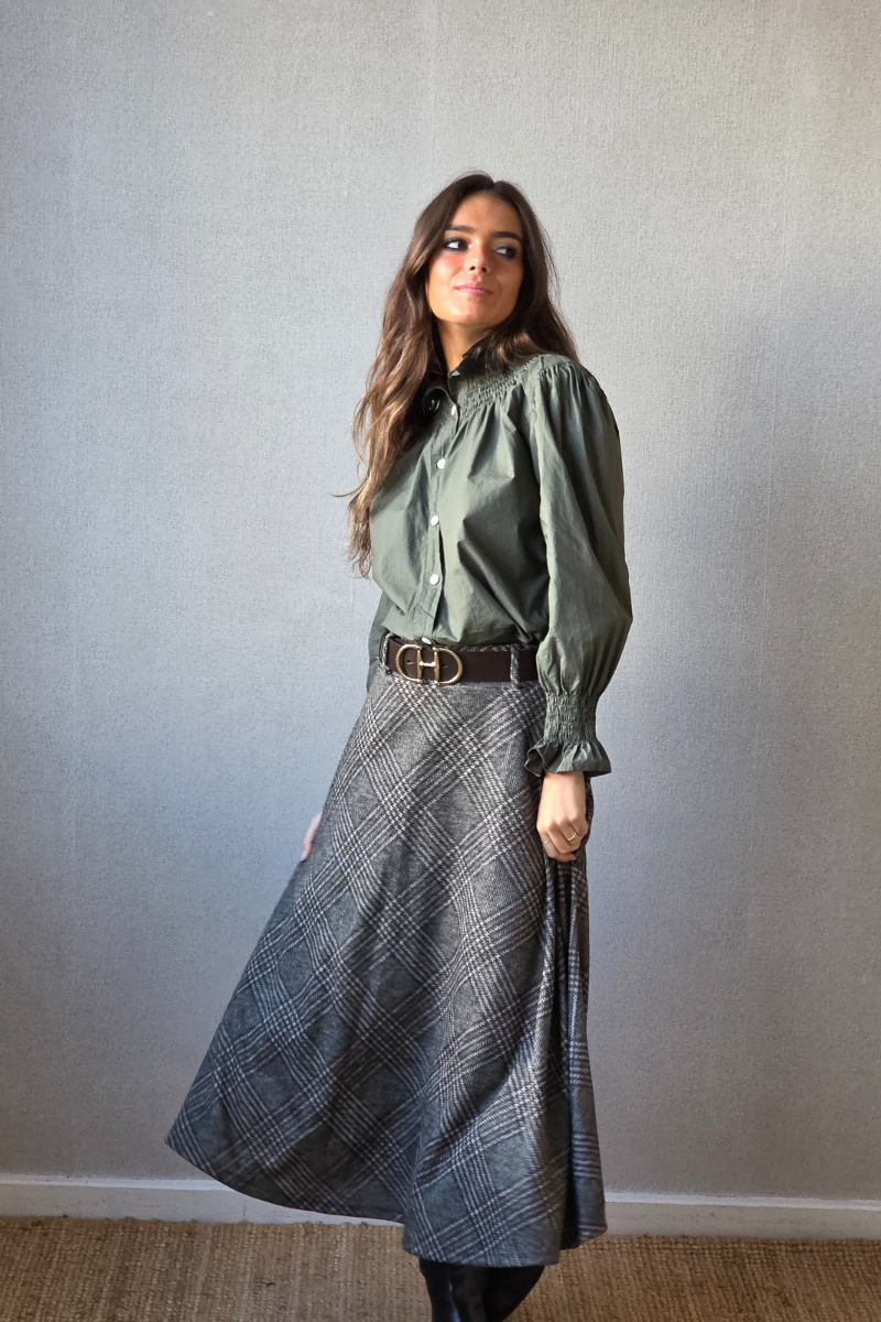 Falda British de cuadros con cinturón verde militar