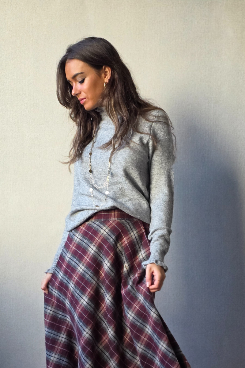 Jersey cuello Perkins con volante gris