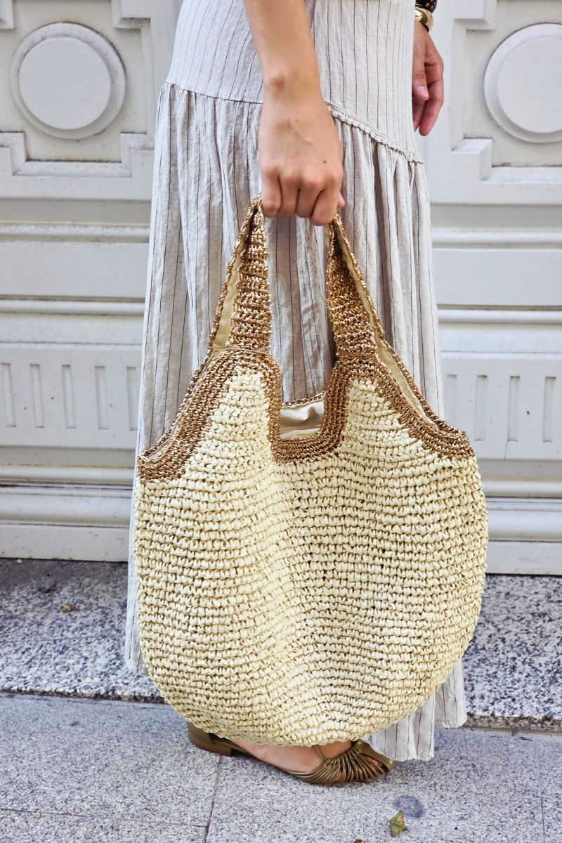 Bolso rafía en color natural y dorado