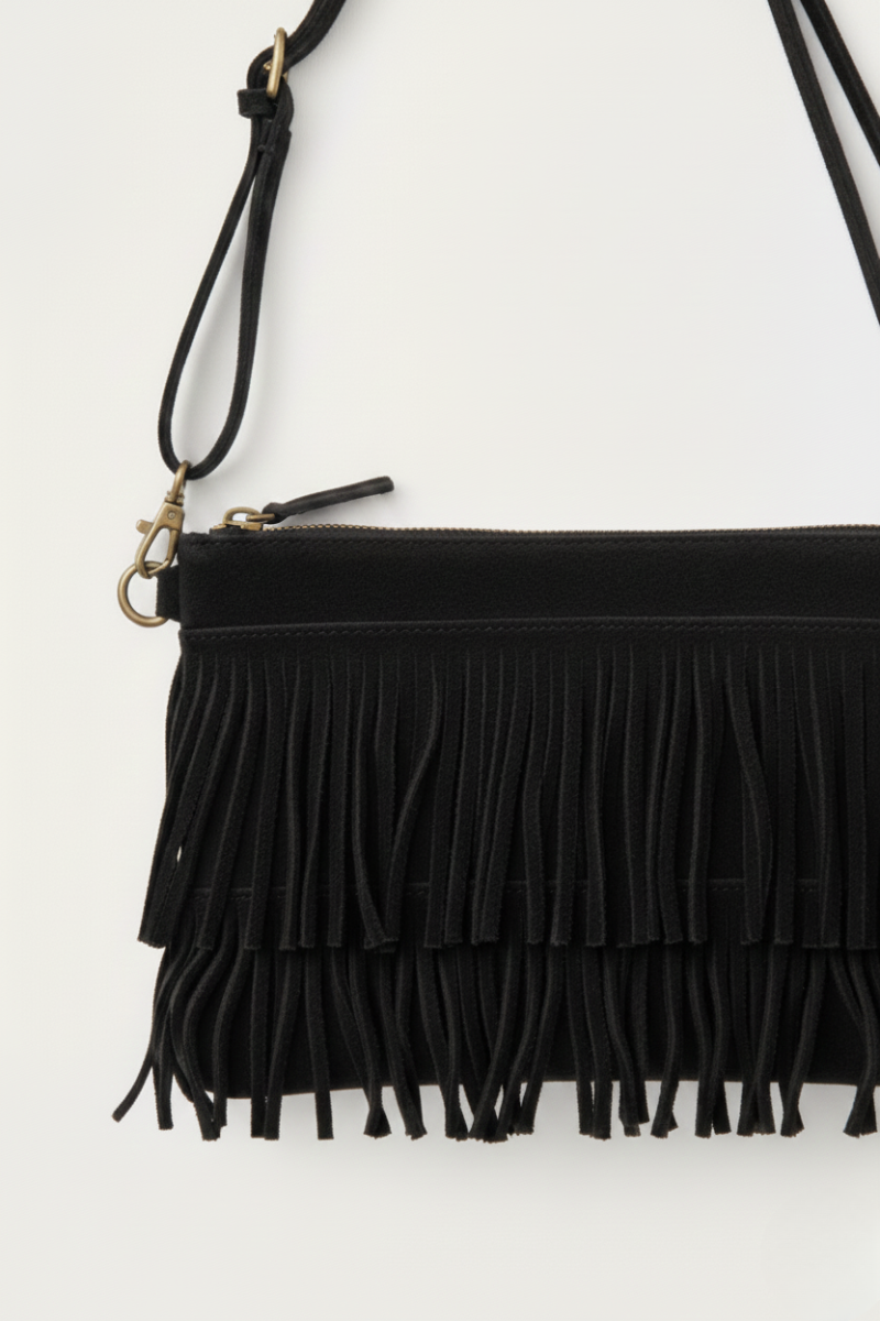 Bolso sobre de ante con flecos negro