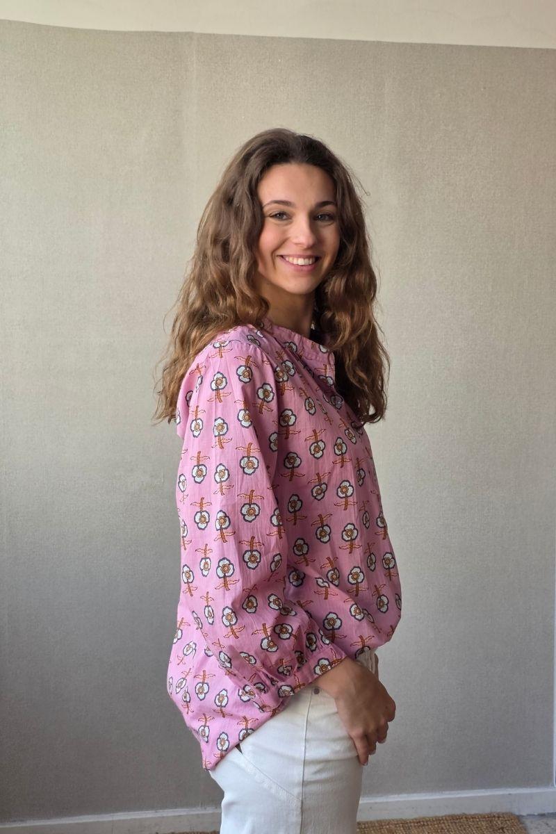 Camisa estampada de flores rosa antiguo