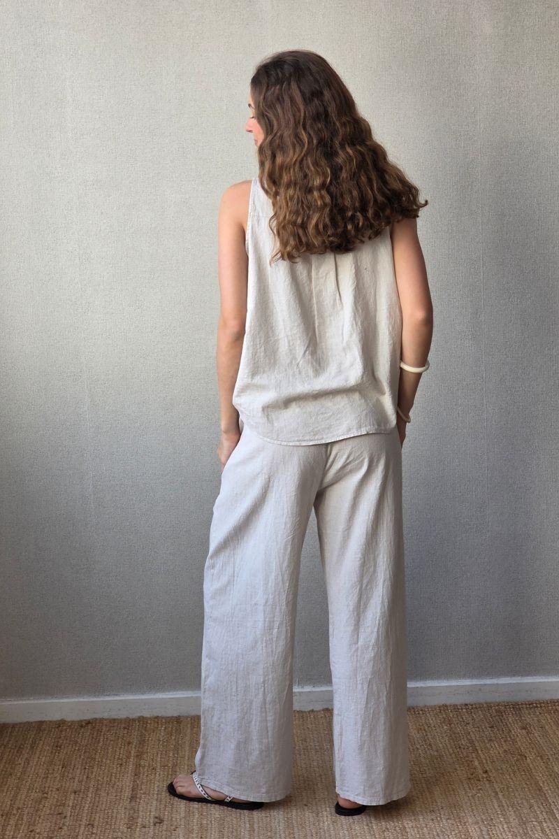 Pantalón tipo lino beige
