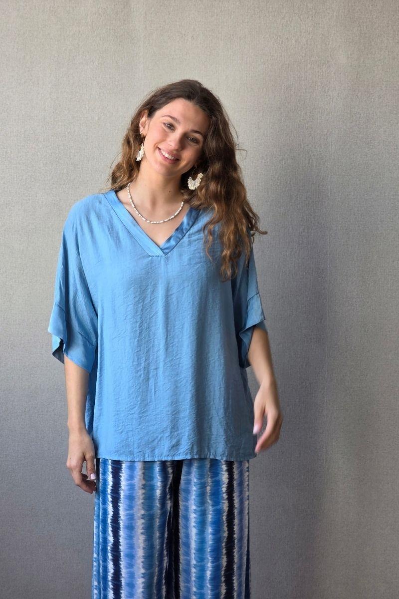 Blusa over manga corta con detalle satinado azul jean