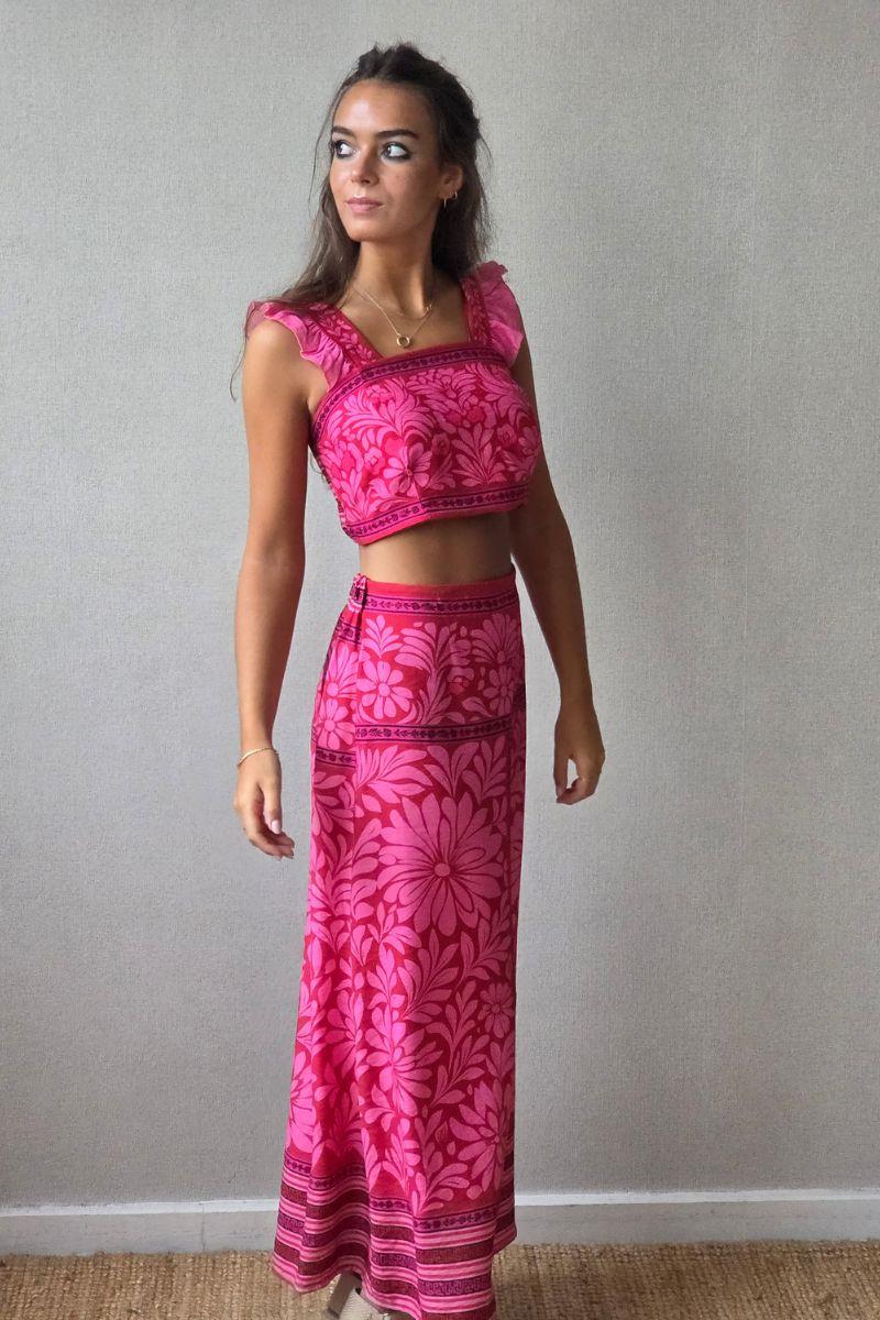 Conjunto con estampado de flores fucsia