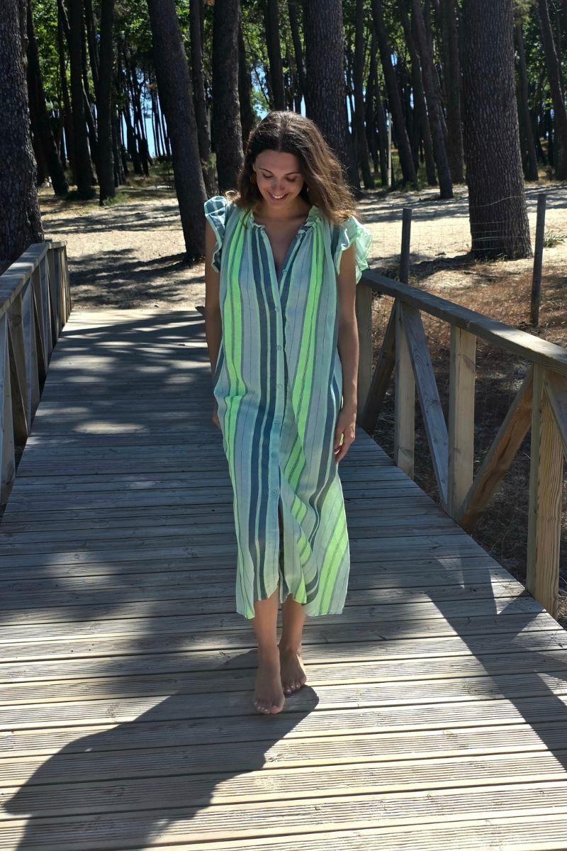 Vestido camisero con volantes verde fluor