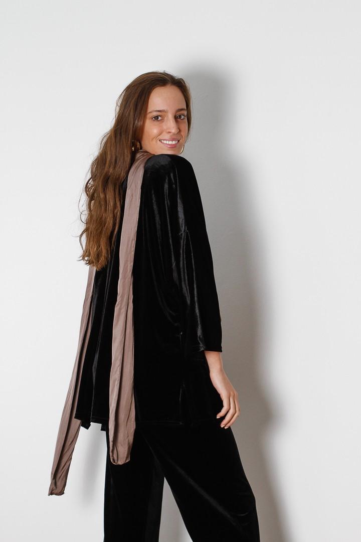 Kimono corto de terciopelo negro