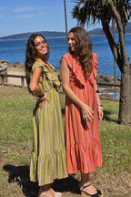 Vestido volante con estampado de rayas naranja