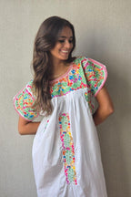 Vestido mexicano bordado a mano blanco