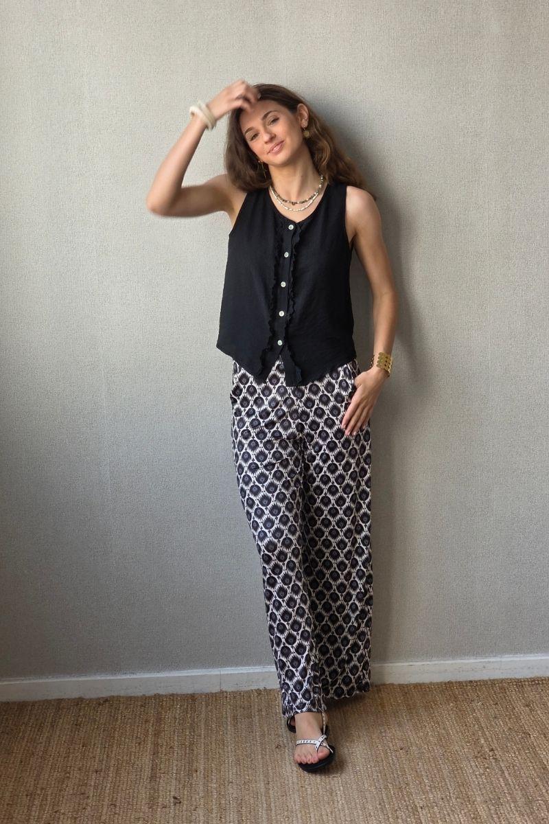 Pantalón estampado fuego con bolsillos negro