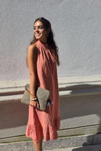 Vestido cuello halter de cuadros coral
