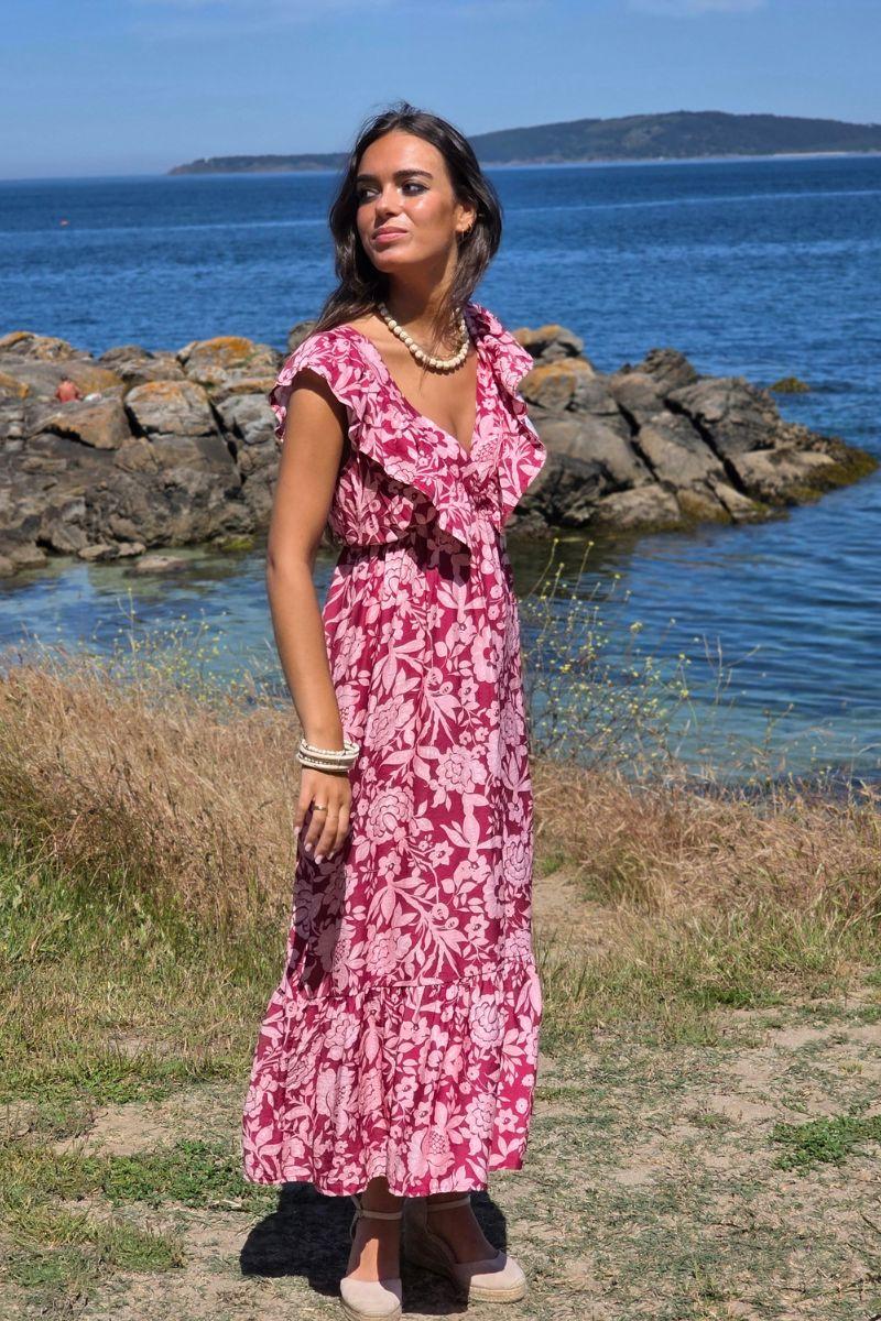 Vestido con volante con flores rosa