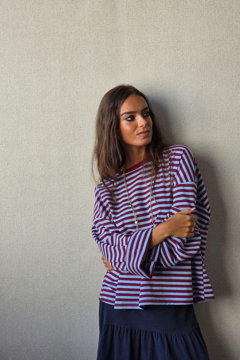 Sudadera oversize de rayas burdeos y azul