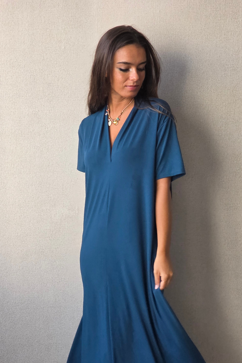 VESTIDO LISO CUELLO PICO M/CORTA
