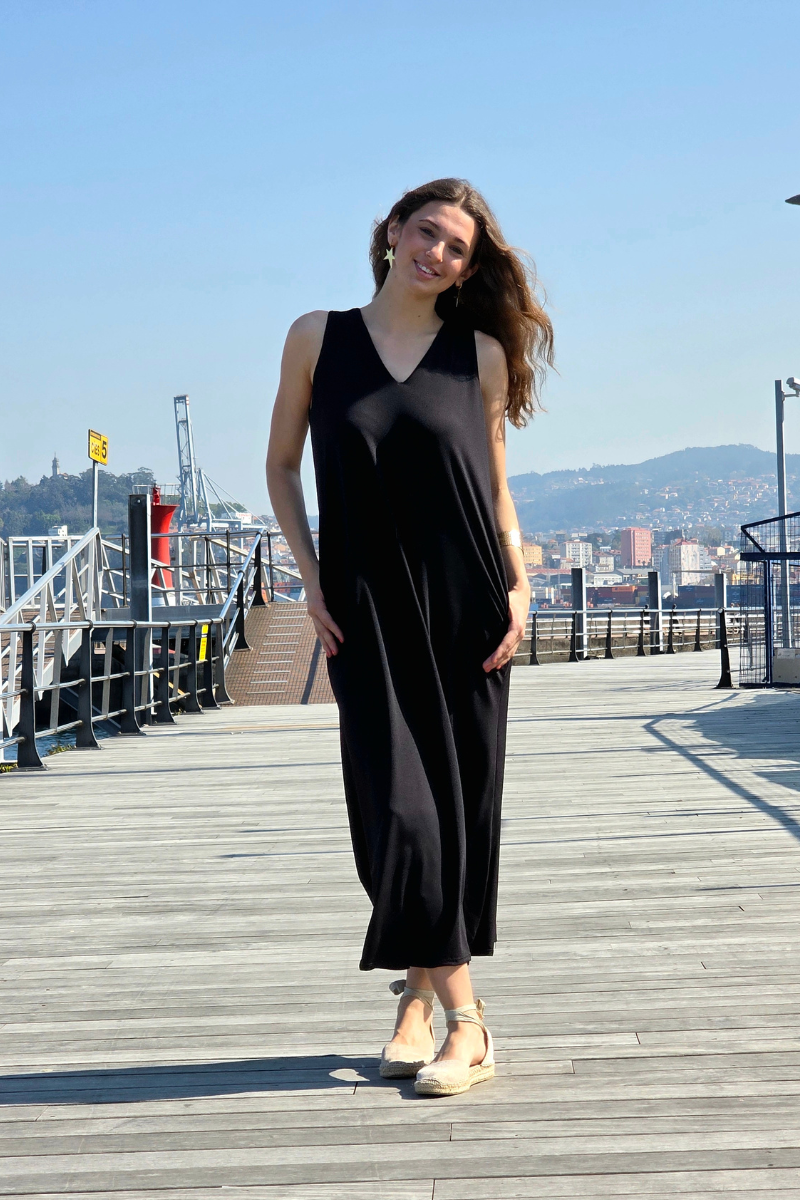 Vestido Largo Cuello Pico Negro