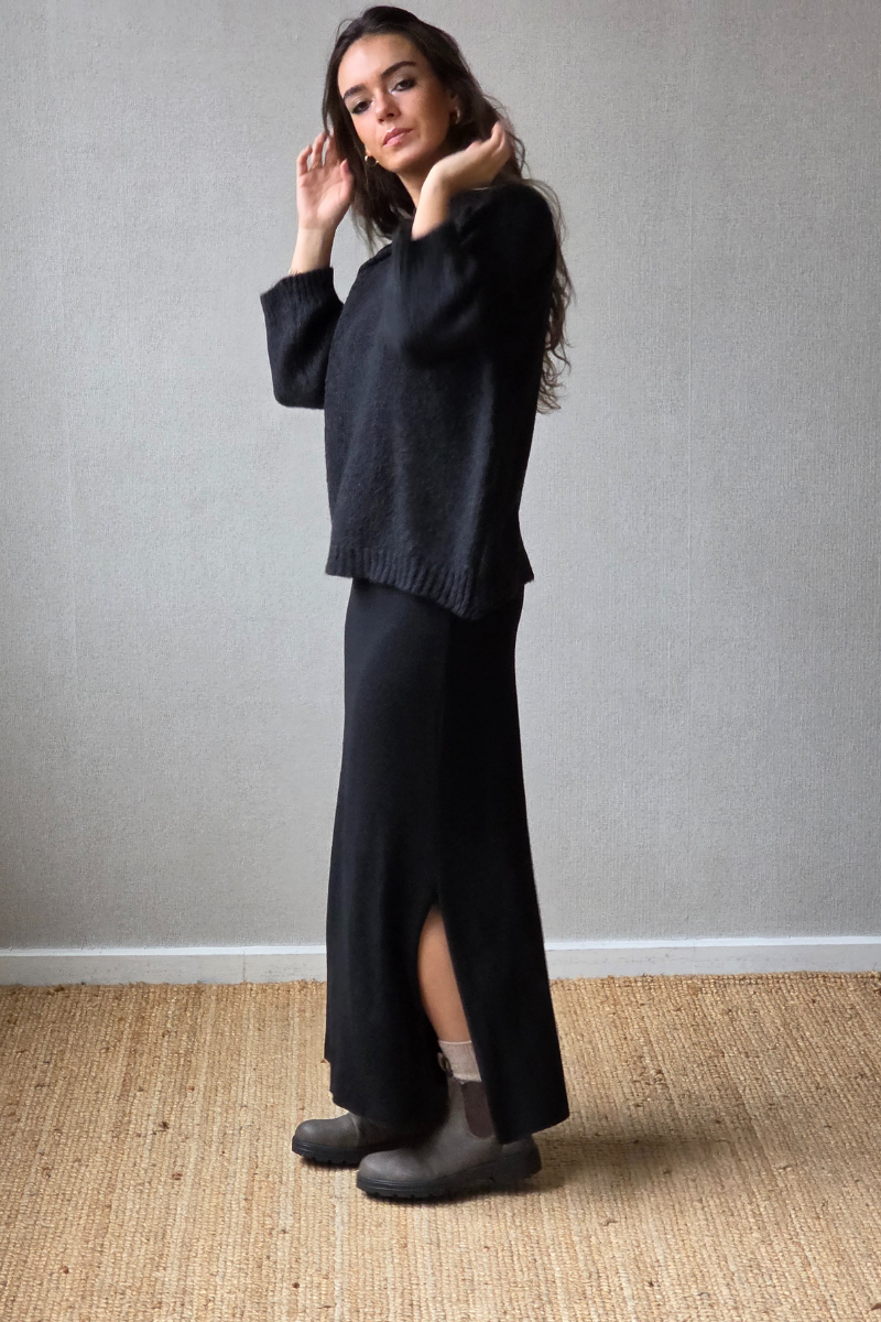 Falda larga de punto negra