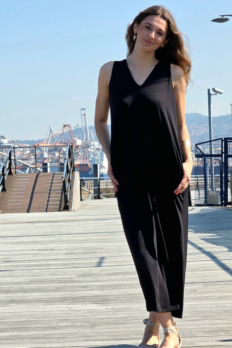 Vestido Largo Cuello Pico Negro