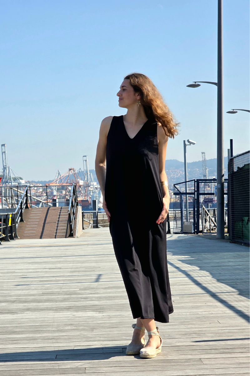 Vestido Largo Cuello Pico Negro