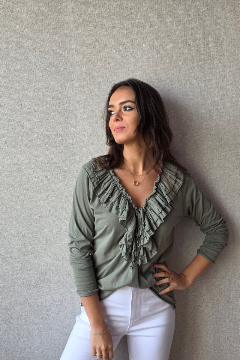 Camiseta Cuello Pico con Volantes Verde Militar