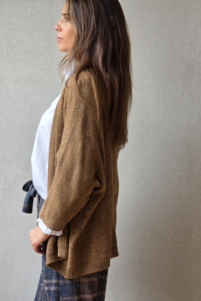 Chaqueta de punto tipo kimono brillos camel